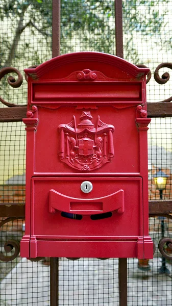 Caixa postal vintage vermelho — Fotografia de Stock