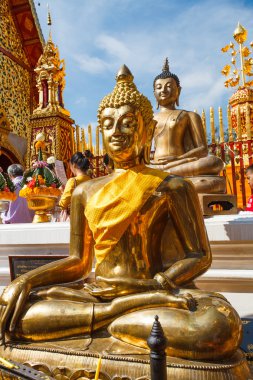Bir tapınak Buda heykelleri