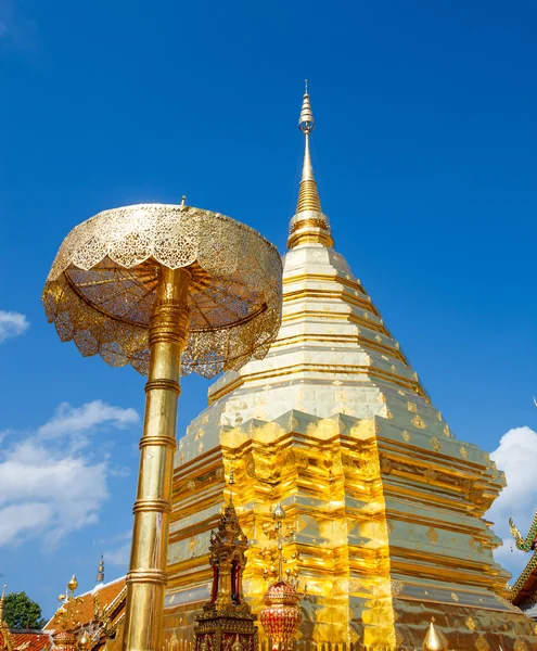 Beautiful temple in Chiang Mai. Thailand. Doi Suthep — Stock Photo, Image