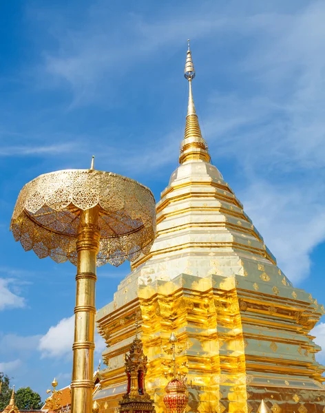 Beautiful temple in Chiang Mai. Thailand. Doi Suthep — Stock Photo, Image