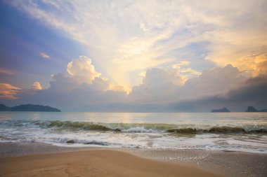 renkli şafak denize. doğa kompozisyon.