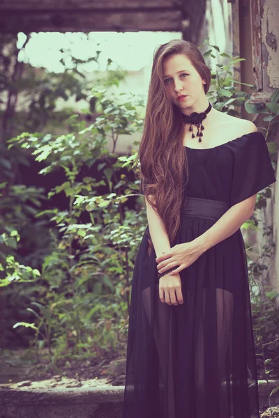 Portrait of a beautiful young sad goth girl in an abandoned old — Stock Photo, Image