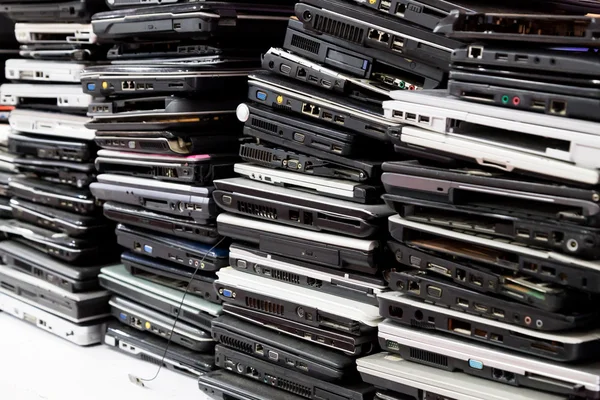 Stack of old, broken and obsolete laptop computer — Stock Photo, Image