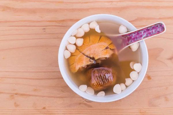 Sopa tônica nutritiva chinesa para aliviar a tosse — Fotografia de Stock