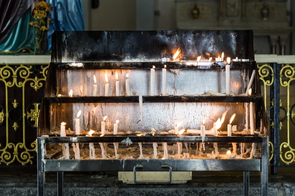 Candles station with burning candles within Catholic church — Stock Photo, Image