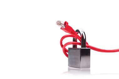 Ağ kablo asma kilit ile bilgisayar ağ güvenliği kavramı