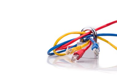 Birden çok ağ kabloları üzerinde asma kilit ile ağ güvenlik kavramı