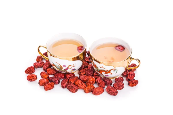 Teh kurma merah disajikan dalam cangkir teh tradisional Cina — Stok Foto