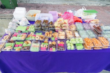 Çeşitli Malay kek ve sokak durak satılan yiyecek