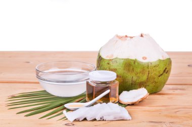 Hindistan cevizi suyu bal ile olan yüzü sivilce azaltmak için doğal toner