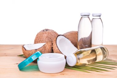 Soğuk preslenmiş sızma Hindistan cevizi yağı şişe ve kavanoz 