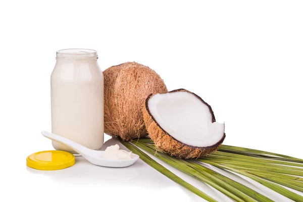 Guci yang mengandung minyak kelapa digunakan sebagai bahan masak — Stok Foto