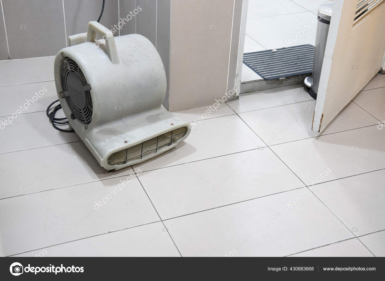 Floor dryer blower fan machine in bathroom drying wet floor Stock Photo by  ©Thamkc 430883668