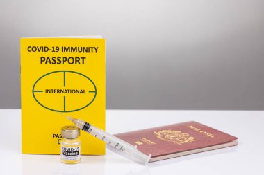 Şırınga ve şişeyle seyahat için Covid-19 Dokunulmazlık Pasaportu