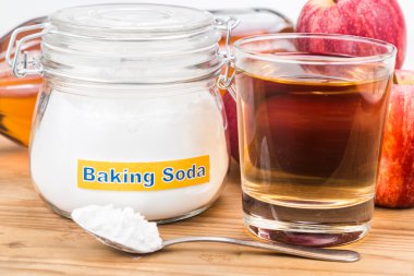 Asit reflü için Apple elma suyu sirke ve kabartma tozu birlikte