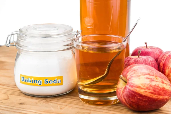 Vinagre de maçã e combinação de bicarbonato de sódio para refluxo ácido — Fotografia de Stock