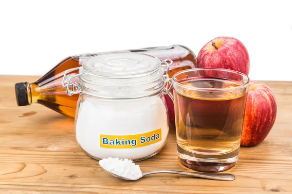 Apple cider vinegar and baking soda combination for acid reflux — Stock Photo, Image