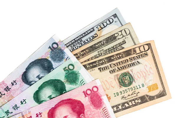 Close up da China Yuan Renminbi nota de moeda contra o dólar americano — Fotografia de Stock