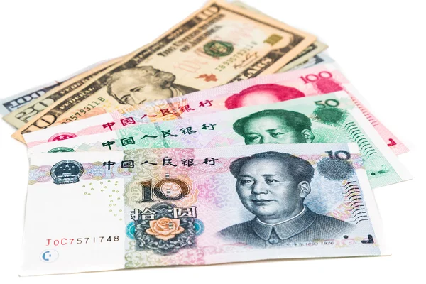 Primer plano de China Yuan Renminbi billete de moneda frente al dólar estadounidense —  Fotos de Stock