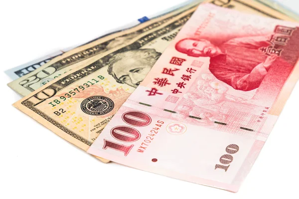 Nahaufnahme der neuen taiwanesischen Banknote gegen uns Dollar — Stockfoto