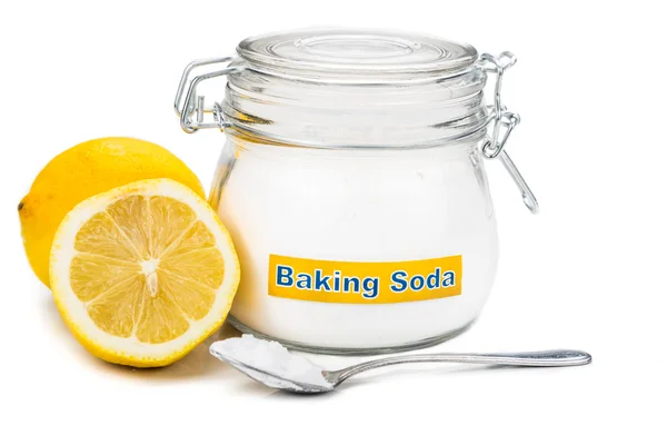 Sendok baking soda dan lemon buah untuk beberapa holistik u Stok Gambar