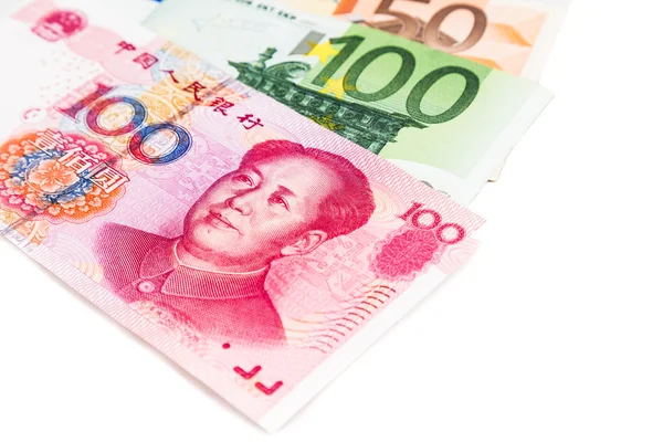 Primer plano del billete de Renminbi de China frente a EURO —  Fotos de Stock