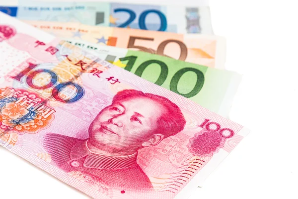 Fechar a nota China Yuan Renminbi contra EURO — Fotografia de Stock
