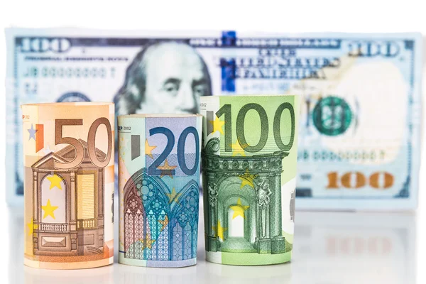 Nahaufnahme der Euro-Banknote gegenüber uns Dollar — Stockfoto