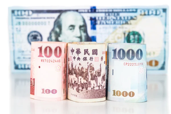 Nahaufnahme der neuen taiwanesischen Banknote gegen uns Dollar — Stockfoto