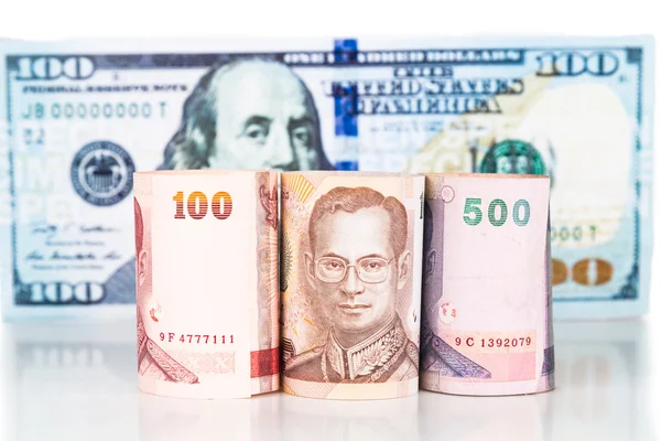泰国泰铢纸币兑我们的特写 — 图库照片