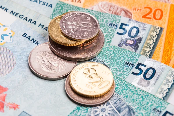 クローズ アップのマレーシア リンギット紙幣とコイン — ストック写真