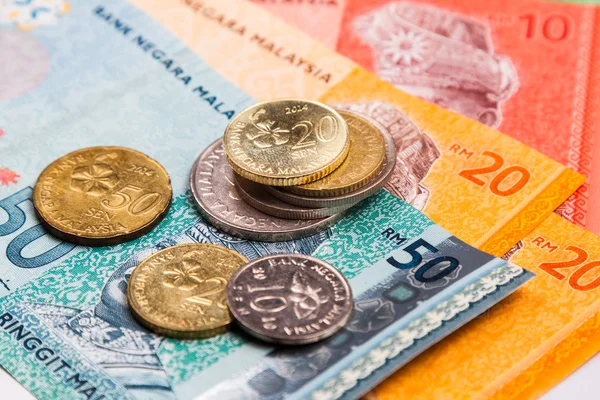 クローズ アップのマレーシア リンギット紙幣とコイン — ストック写真