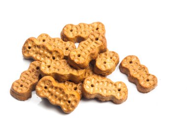 Beyaz izole bisküvi şeklinde yer fıstığı