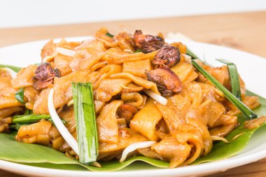 Muz Yaprak üzerinde sade basit Çince karakter Kway Teow veya kızarmış Noodle