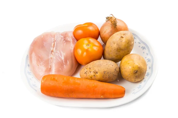 Ingredientes para ferver duas vezes batatas chinesas, cenouras, sopa de tomate no tampo da mesa de madeira — Fotografia de Stock