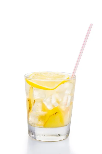 Refreshing ice cold ginger tea in transparent glass with straw — Stock Photo, Image