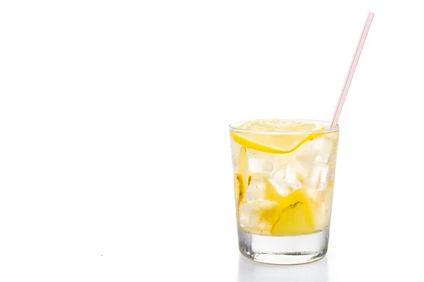 Refreshing ice cold ginger tea in transparent glass and straw — Stock Photo, Image