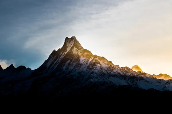 Soloppgang øst for Machapuchare-fjellet – stockfoto