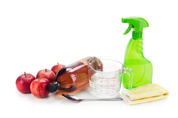 Яблочный уксус, эффективное натуральное решение для уборки дома, пезональной и ухода за домашними животными — стоковое фото