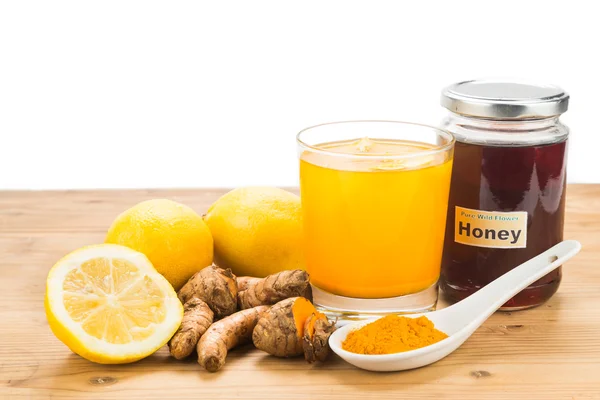 Turmeric roots with lemon and honey drinks, powerful healing bev — Stock Photo, Image