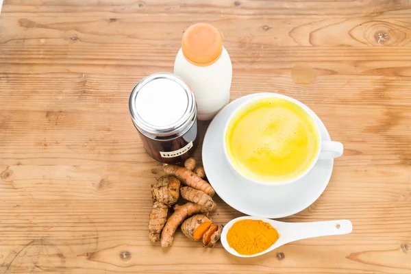 Turmeric roots with milk and honey drinks for beauty and health. — Stock Photo, Image