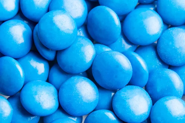 Close up on pile blue milk chocolate candies crisp shell — Stock Photo, Image