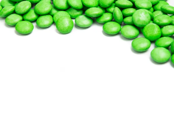 Övre högra ram av gröna choklad godis på vit bakgrund — Stockfoto