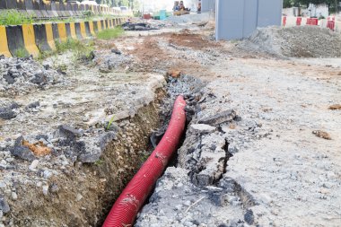 Yeraltı hendek kanalizasyon boru altyapı inşaat sahasında ile