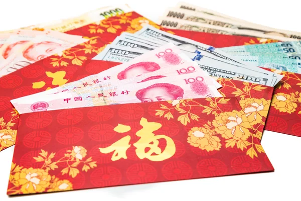Red packets with Good Fortune character and various currency notes — 图库照片