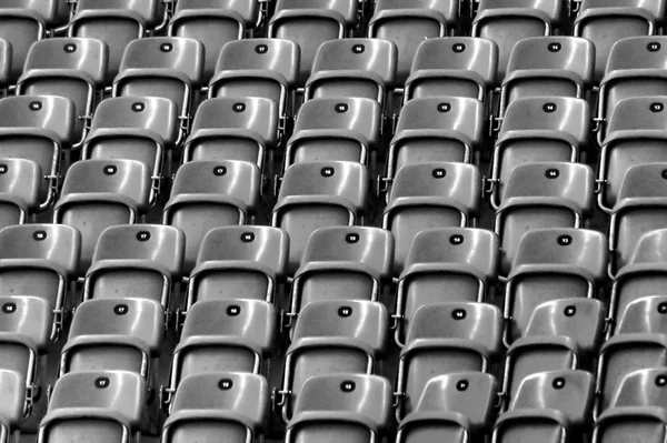 Zwart-wit foto van sommige stadion zitplaatsen — Stockfoto