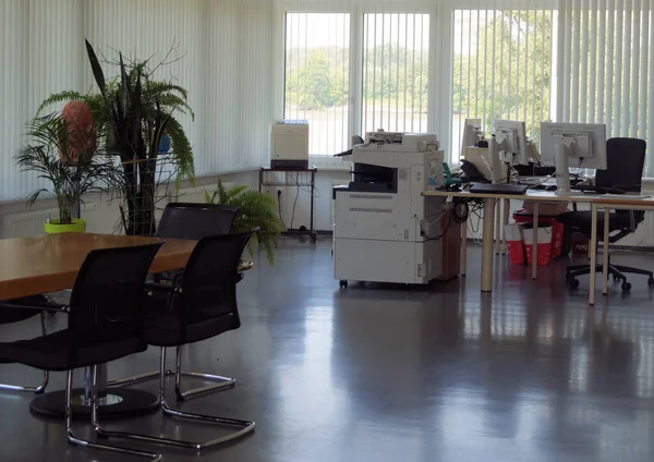 Boş bir ofisin resmi