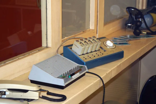 Eski bir kontrol merkezinin dahili telefonu 