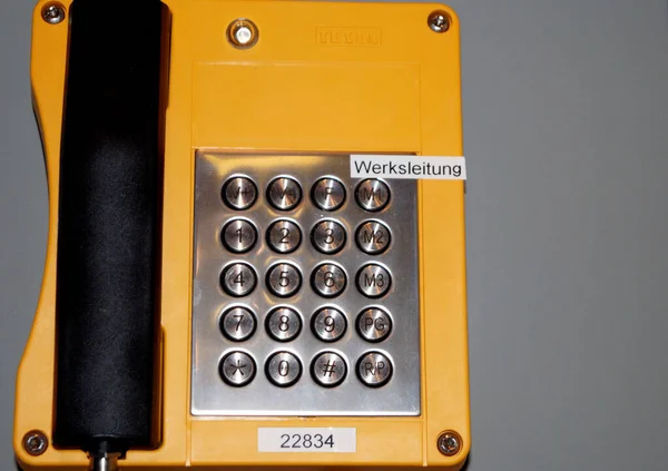 Altes Telefon Gelb Und Schwarz — Stockfoto