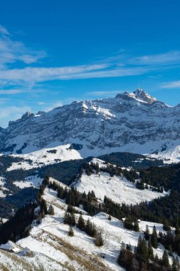 Appenzell tepelerinin üzerinden Saentis 'e bak, ünlü bir İsviçre dağı.